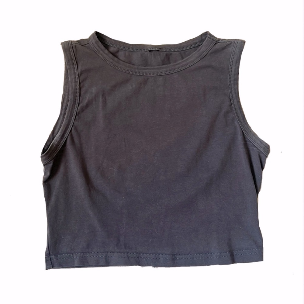 grey crop top! 🩶  GREAT quality